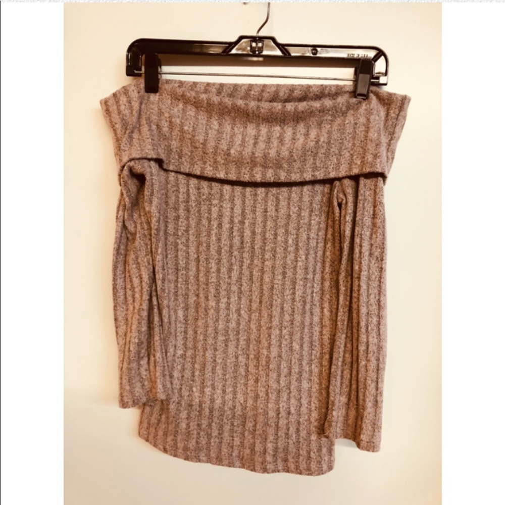 Off the shoulder thin sweater